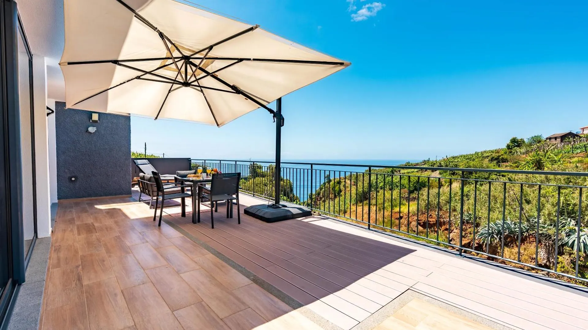 Casa Branca-B,Beautiful Sea View Apartment Estreito Da Calheta 0*,  Portugal