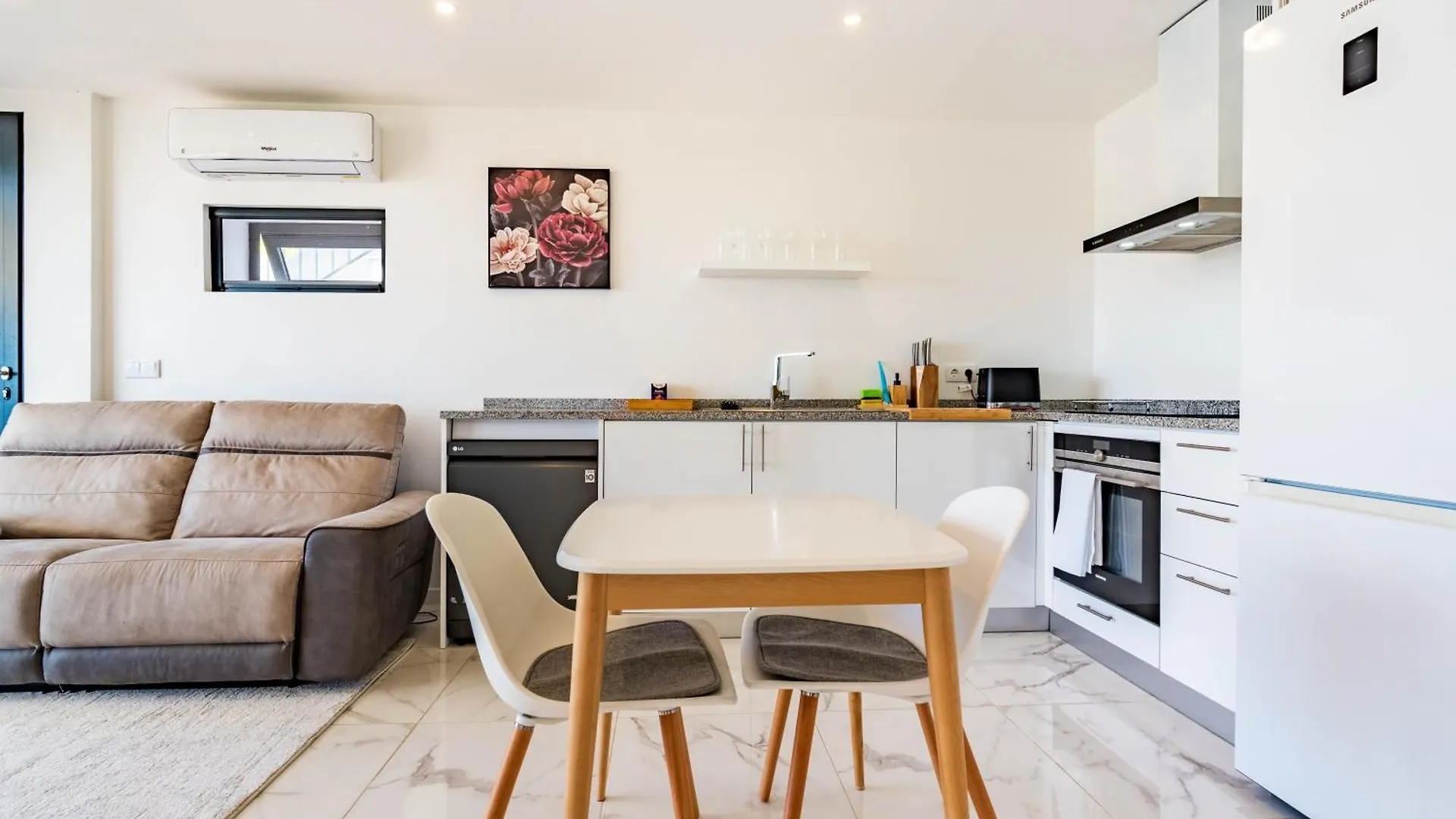 Casa Branca-B,Beautiful Sea View Apartment Estreito Da Calheta 0*,